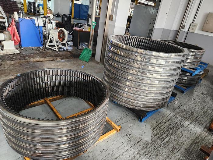 Used Kohchiyama CNC Gear Cutting & Turning Machine SH-55