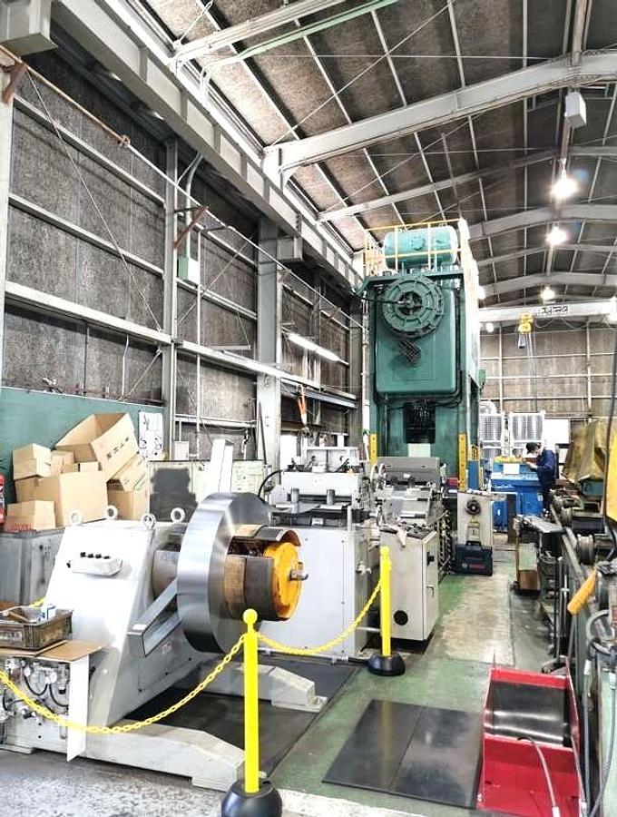 Used 300 tons Press Sheet Stamping Mechanical Aida PDA300H