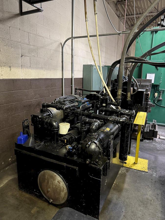 Used 300 tons Press Hydraulic Schuler