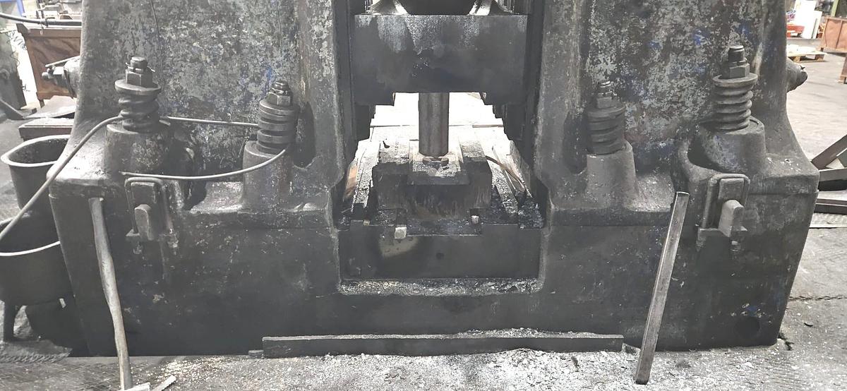 Used 2.5 tons Hammer Forging Pneumatic Huta MPM2000A