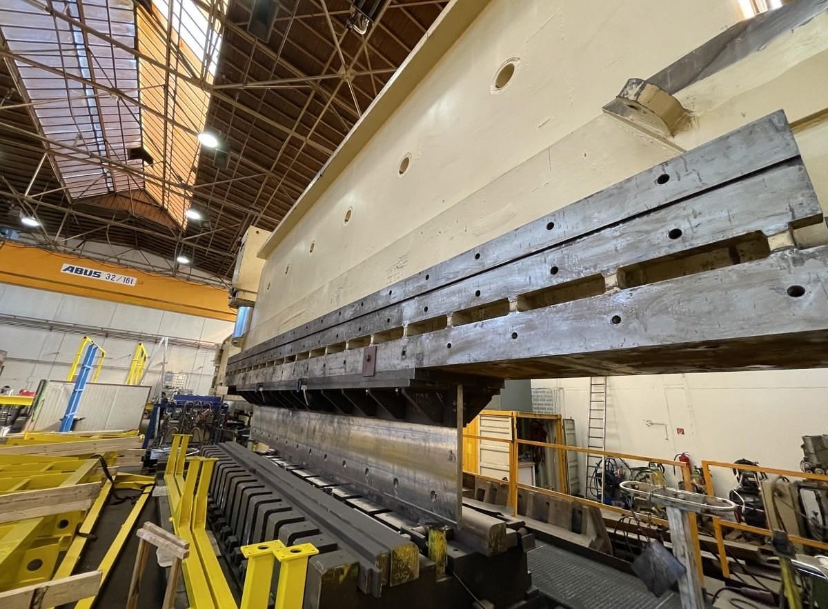 Used 3000 tons Press Brake Hydraulic CNC Aliko 12800 x 3000 to