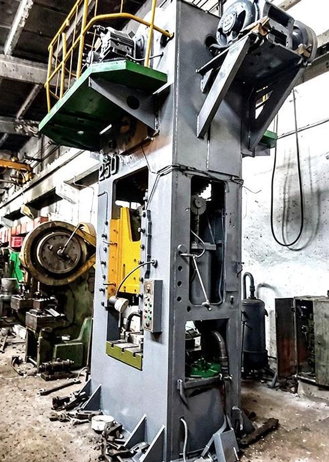 Used 250 tons Press Trimming K2534