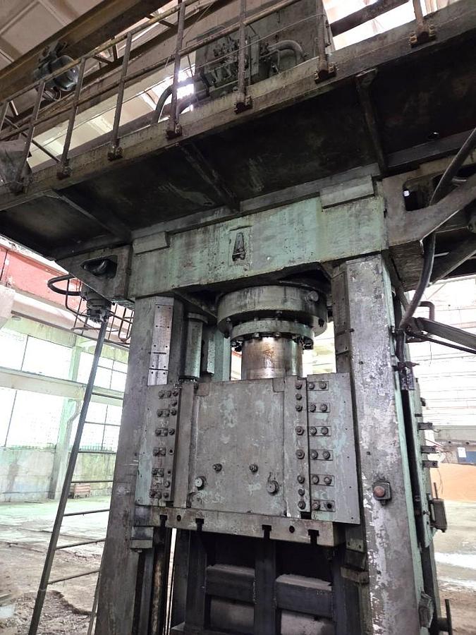 Used 630 tons Press Sheet Stamping Hydraulic Dnepropress PB7738