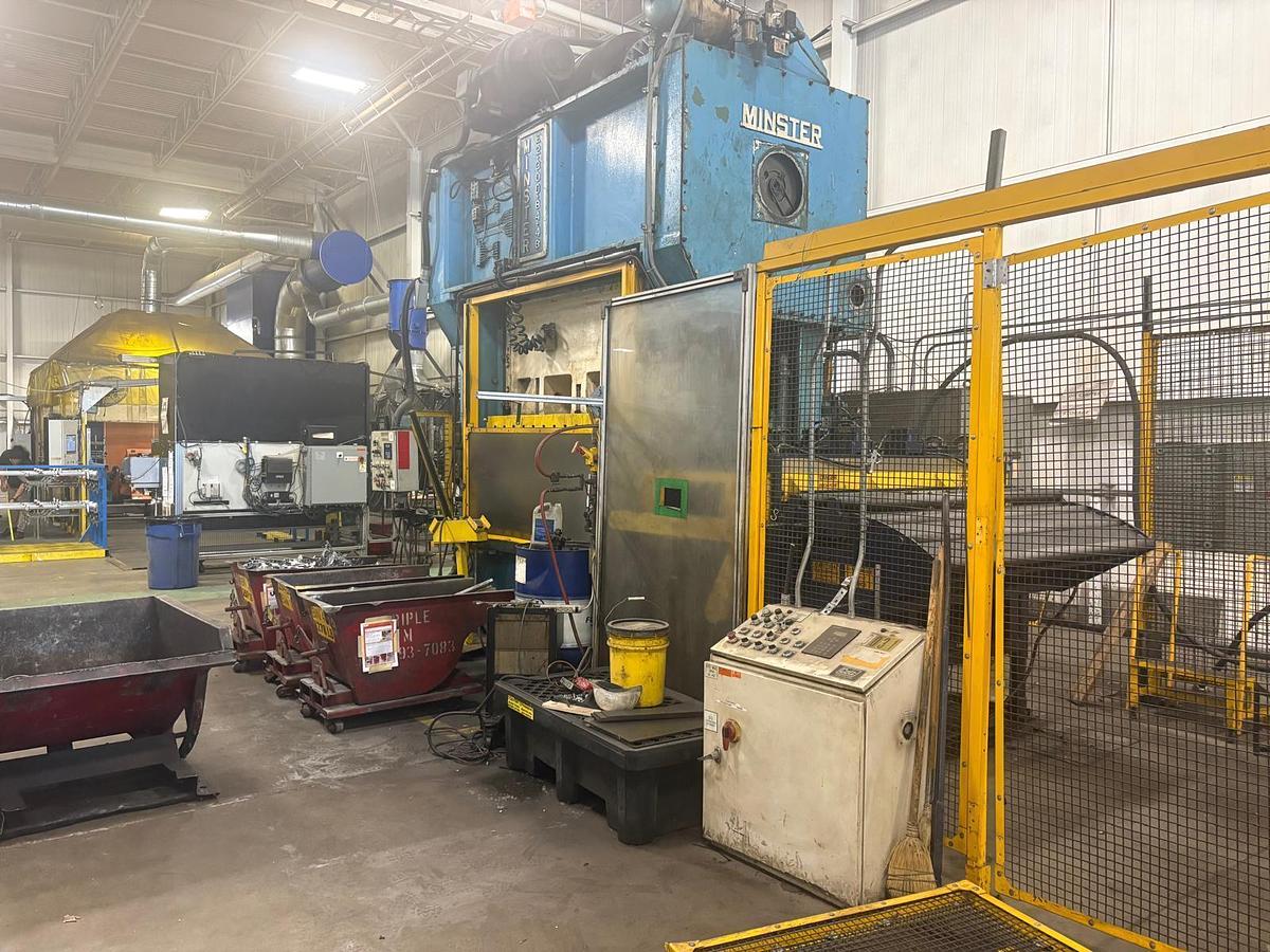 Used 300 tons Press Sheet Stamping Mechanical Minster E230084-48