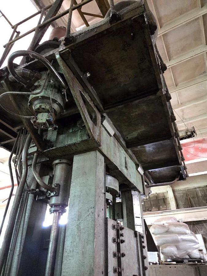 Used 630 tons Press Sheet Stamping Hydraulic Dnepropress PB7738