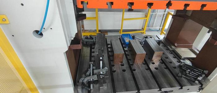 Used 250 tons Press Trimming Smeral LKT250D