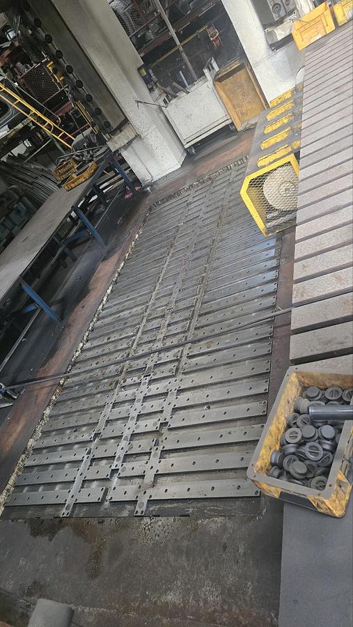 Used 2500 tons Press Sheet Stamping Hydraulic TongMyung TDP-2500-TM1