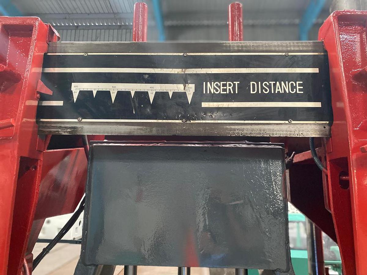 Used Bandsaw Machine Amada H-600