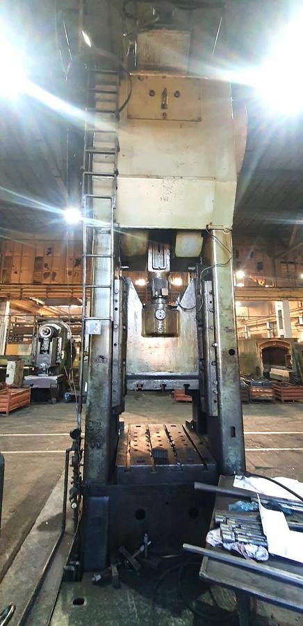 Used 400 tons Press Trimming WMW Erfurt, Germany PKZ400