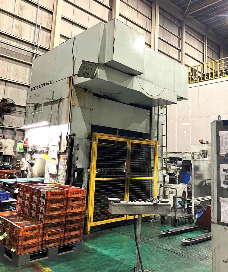 Used 300 tons Press Sheet Stamping Mechanical Komatsu E2M300