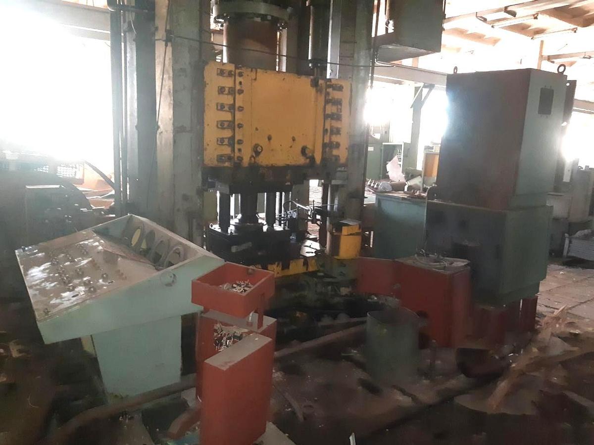 Used 630 tons Press Sheet Stamping Hydraulic Dnepropress 7738