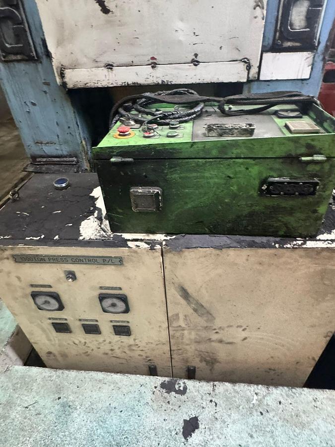 Used 1300 tons Press Hot Forging Hosung HFP-1300