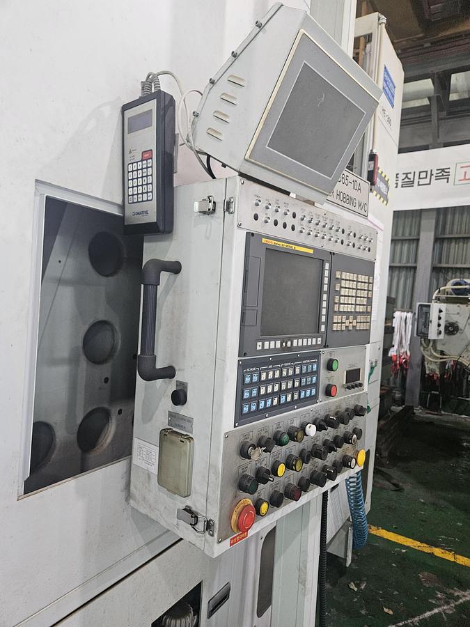 Used Gear Hobbing Machine CNC Hyundai HE-201LM