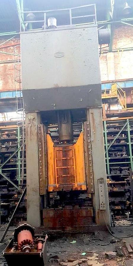 Used 1250 tons Press Trimming PKZE1250