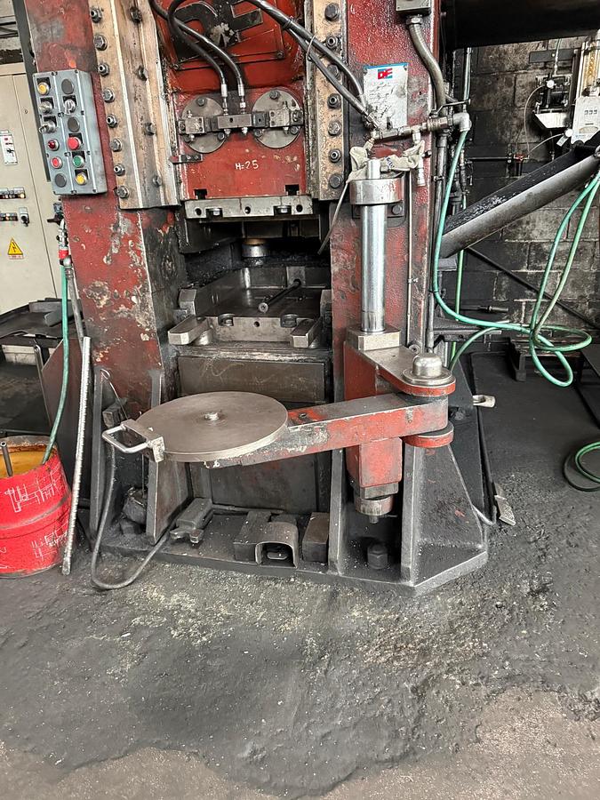 Used 650 tons Press Hot Forging Farina GAS650