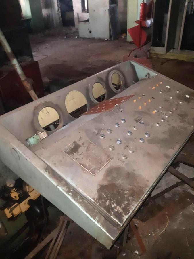 Used 630 tons Press Sheet Stamping Hydraulic Dnepropress 7738