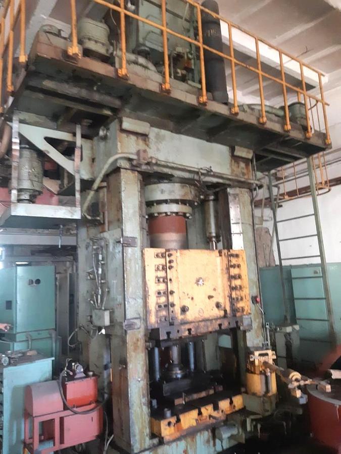 Used 630 tons Press Sheet Stamping Hydraulic Dnepropress 7738