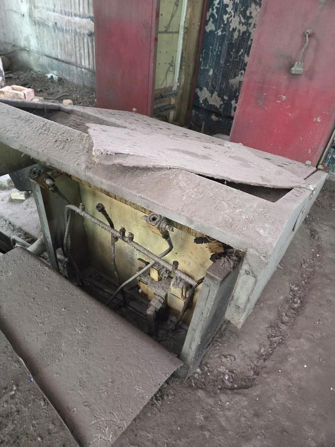 Used 630 tons Press Sheet Stamping Hydraulic Dnepropress PB7738