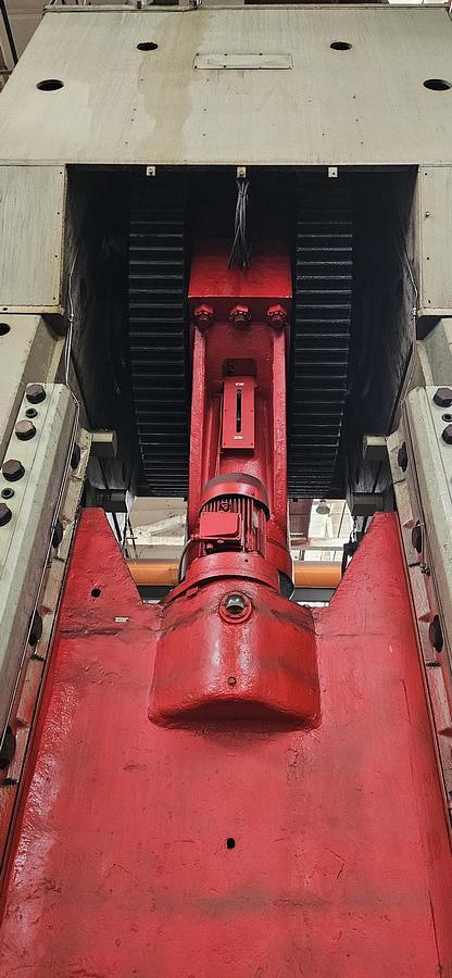 Used 1250 tons Press Trimming WMW Erfurt, Germany PKZE1250