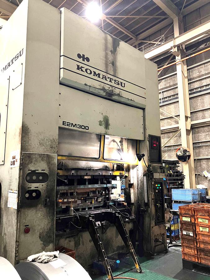 Used 300 tons Press Sheet Stamping Mechanical Komatsu E2M300