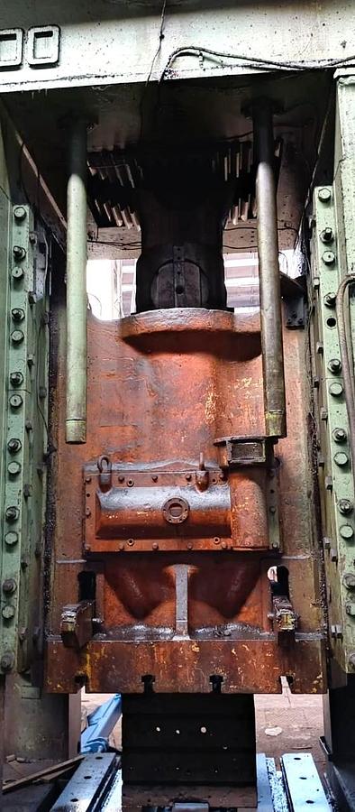 Used 1000 tons Press Trimming TMP Voronezh KA9540