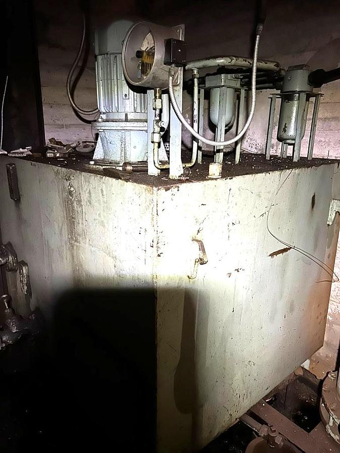 Used 630 tons Press Sheet Stamping Hydraulic Dnepropress 7738