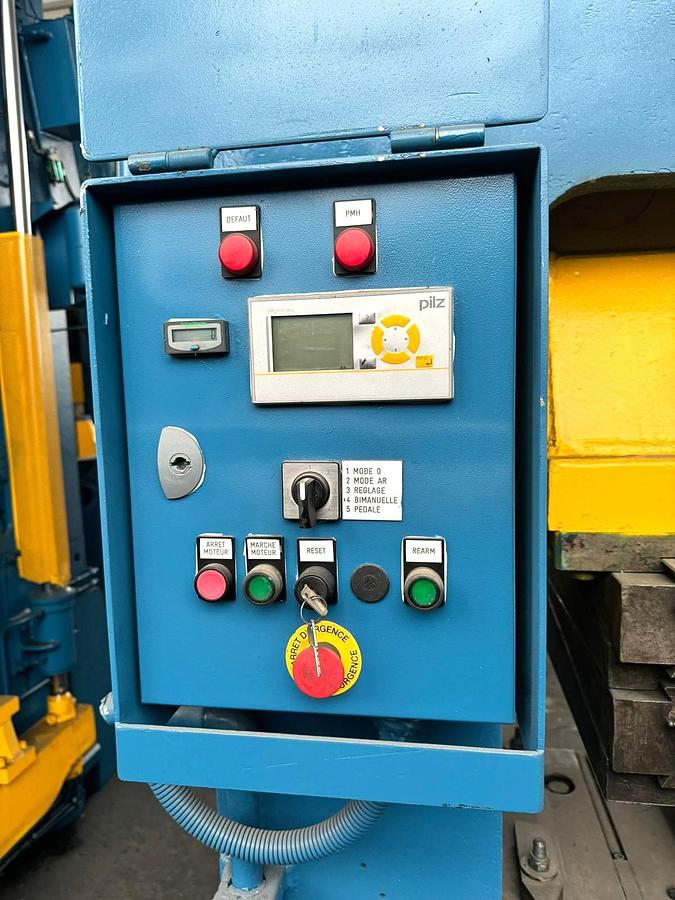 Used 100 tons Press Trimming Wilkins & Mitchell