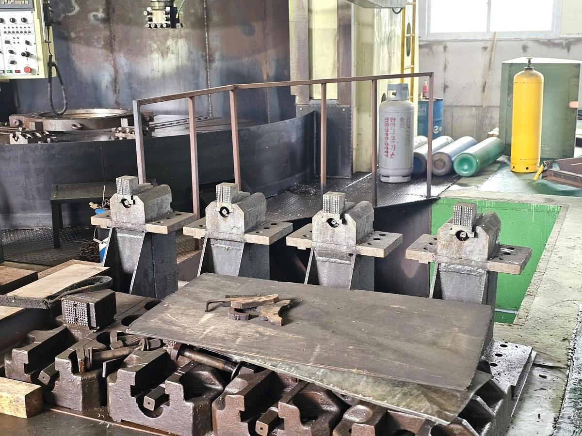 Used Lathe Vertical Turning CNC Kolomna, Russia