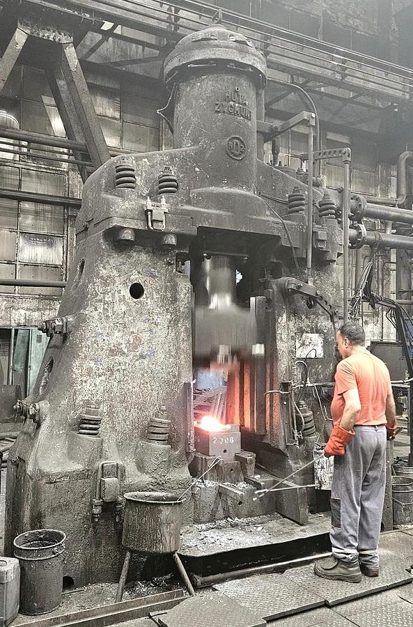 Used 2.5 tons Hammer Forging Pneumatic Huta MPM2000A