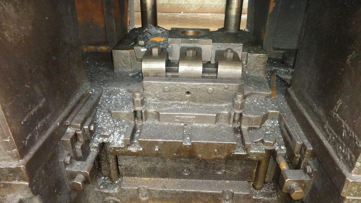 Used 1600 tons Press Hot Forging K8542