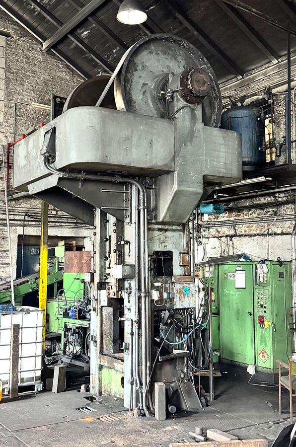 Used 1250 tons Press Friction Screw Hasenclever FPRN250