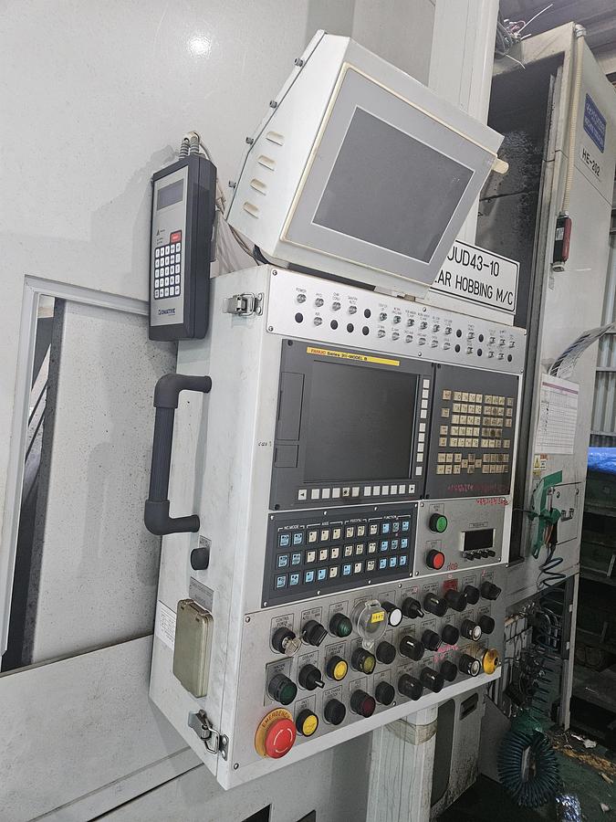 Used Gear Hobbing Machine CNC Hyundai HE-201LM