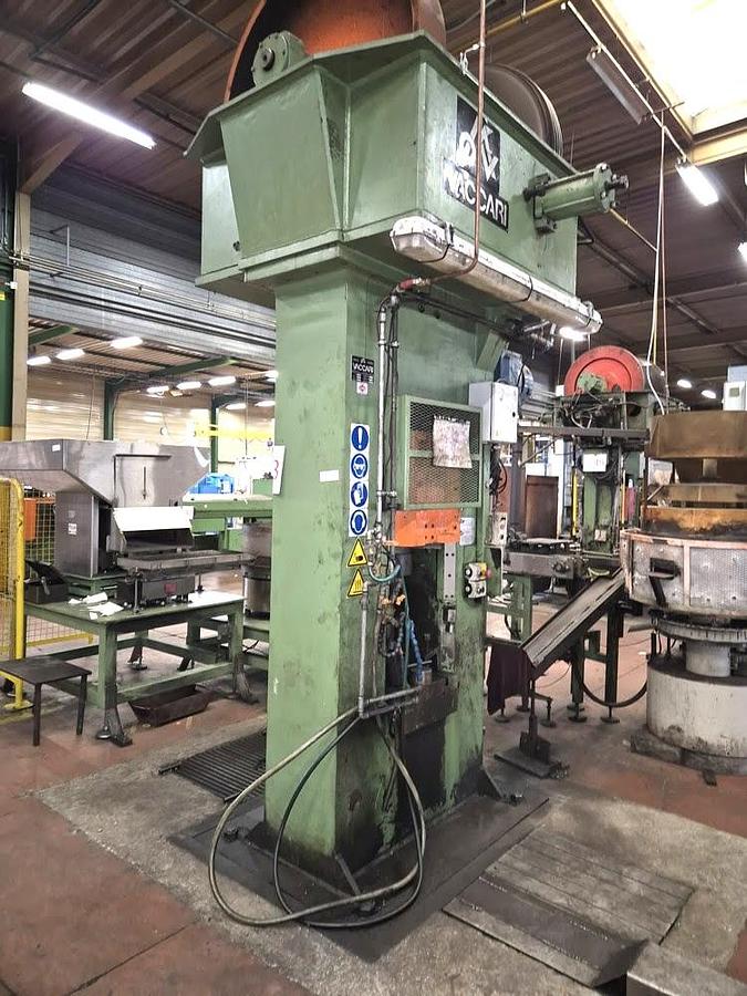 Used 330 tons Press Friction Screw Vaccari 8PS