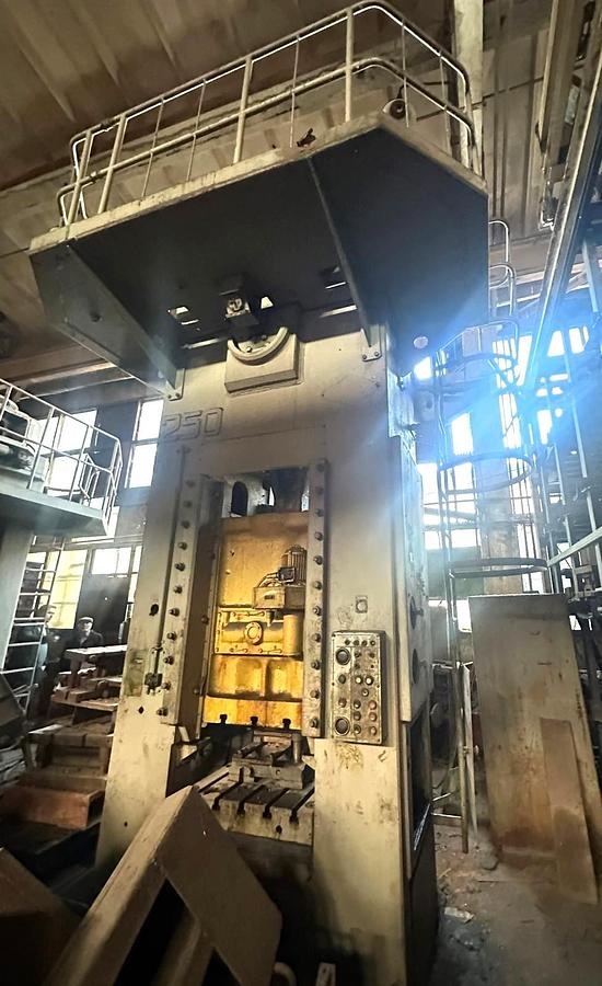 Used 250 tons Press Trimming TMP Voronezh Russia KA2534