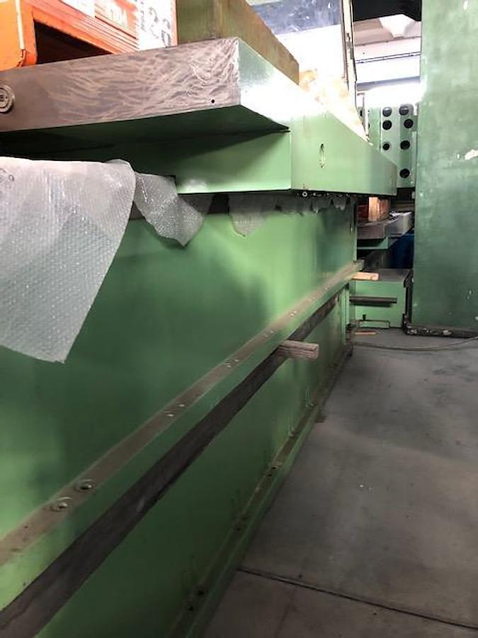 Used Milling Bed Type CNC FLP 1000