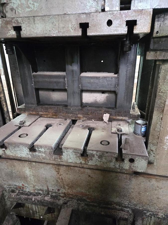 Used 630 tons Press Sheet Stamping Hydraulic Dnepropress PB7738