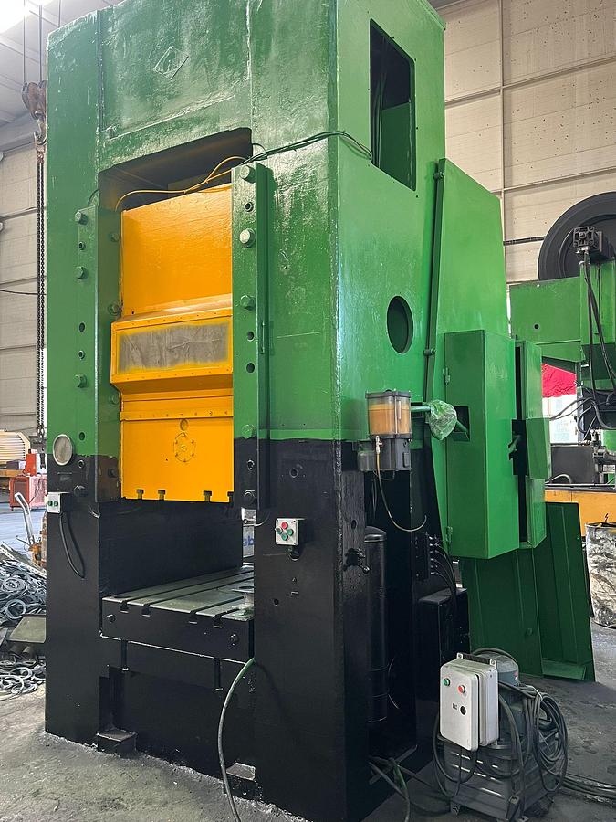 Used 1600 tons Press Knuckle Joint Coining Barnaul, Russia K8342