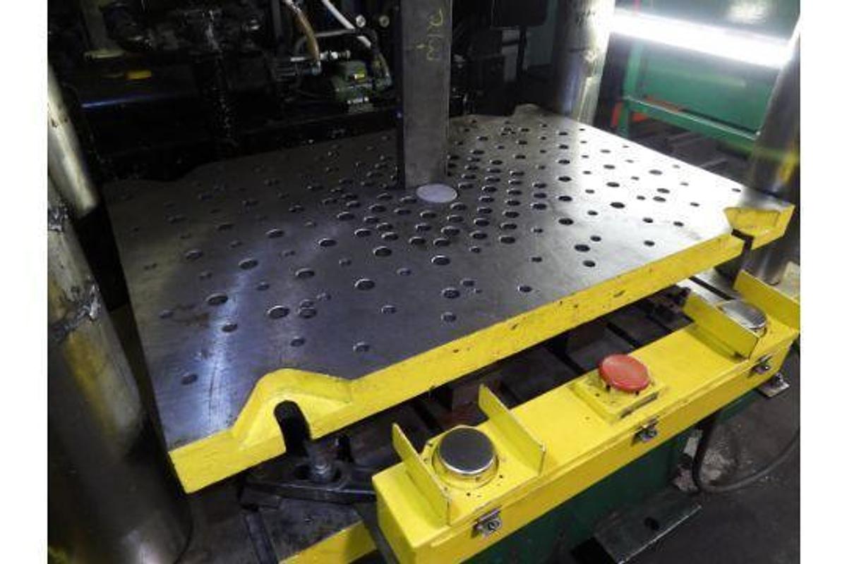 Used 300 tons Press Hydraulic Schuler