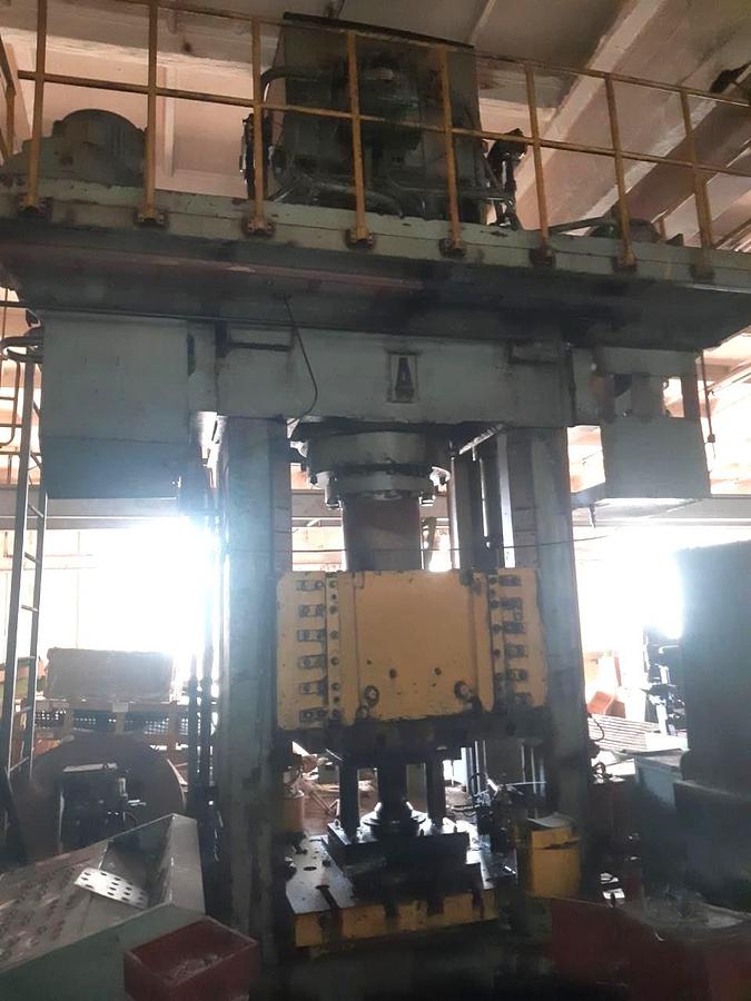 Used 630 tons Press Sheet Stamping Hydraulic Dnepropress 7738