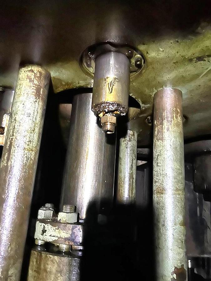 Used 630 tons Press Sheet Stamping Hydraulic Dnepropress 7738