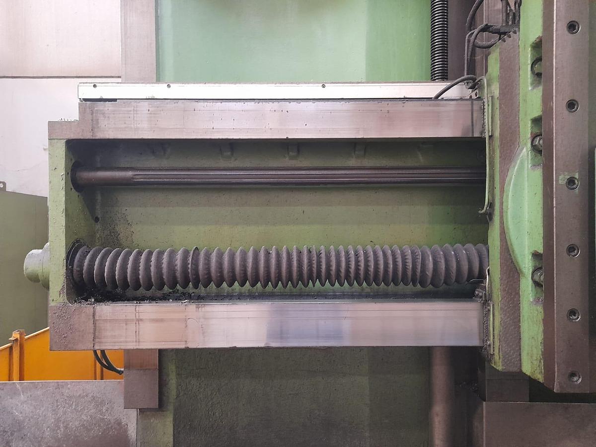 Used Lathe Vertical Turning Tos SKJ12A