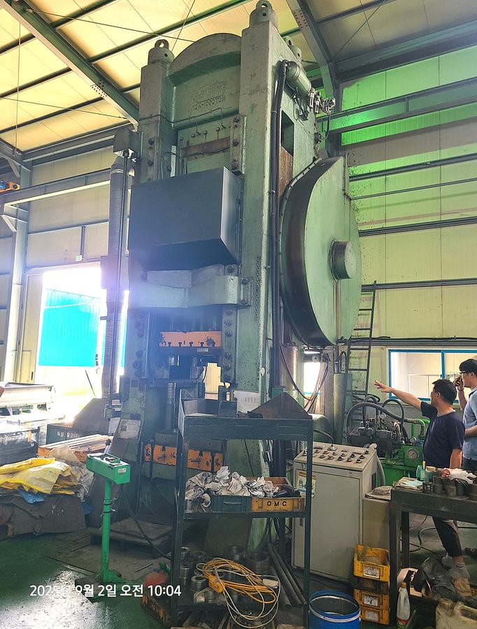 Refurbished 1000 tons Press Knuckle Joint Coining Cleveland