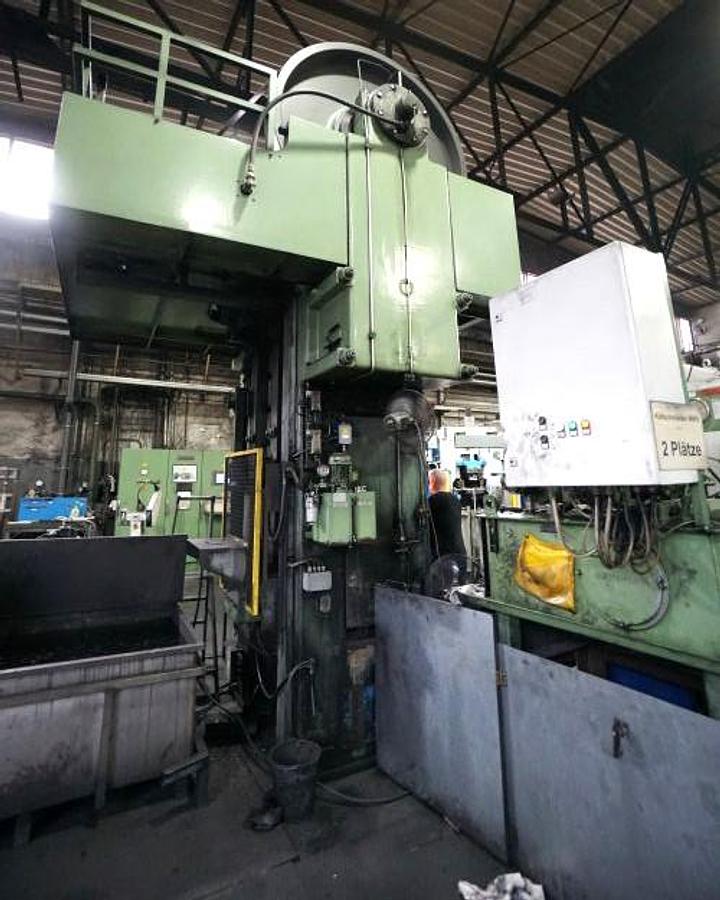 Used 1000 tons Press Friction Screw Hasenclever FPRN250/575/420/1070