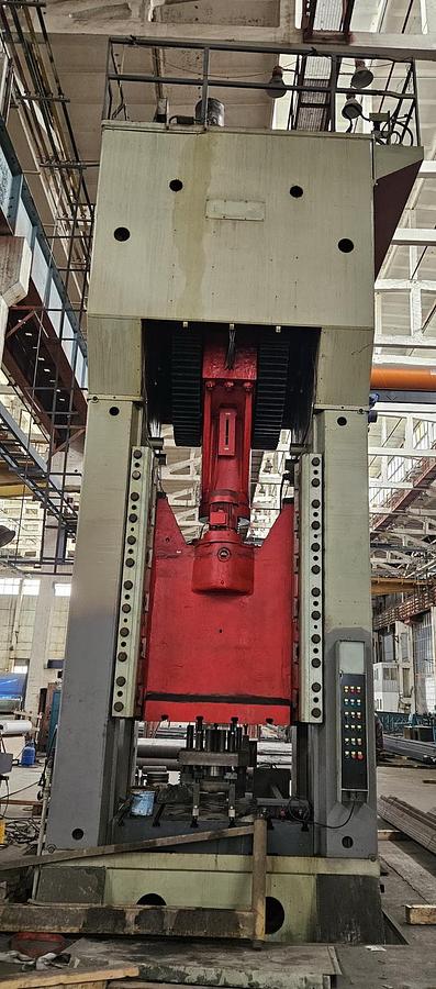 Used 1250 tons Press Trimming WMW Erfurt, Germany PKZE1250