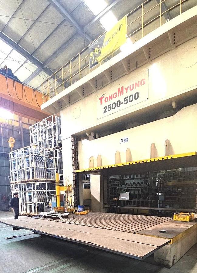 Used 2500 tons Press Sheet Stamping Hydraulic TongMyung TDP-2500-TM1