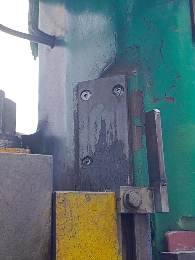 Used 400 tons Press Trimming VEB Heckert PKZ400.1