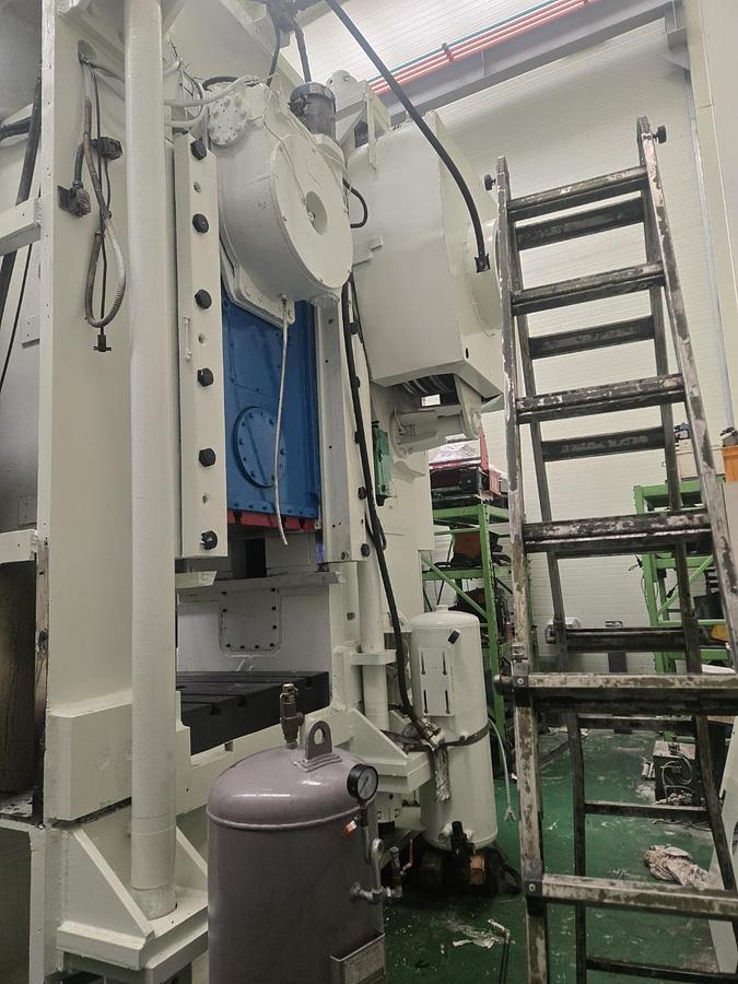 Used 1600 tons Press Knuckle Joint Coining Barnaul, Russia KB8342