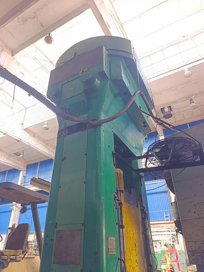 Used 400 tons Press Trimming VEB Heckert PKZ400.1