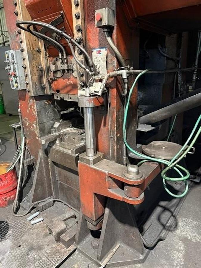 Used 650 tons Press Hot Forging Farina GAS650