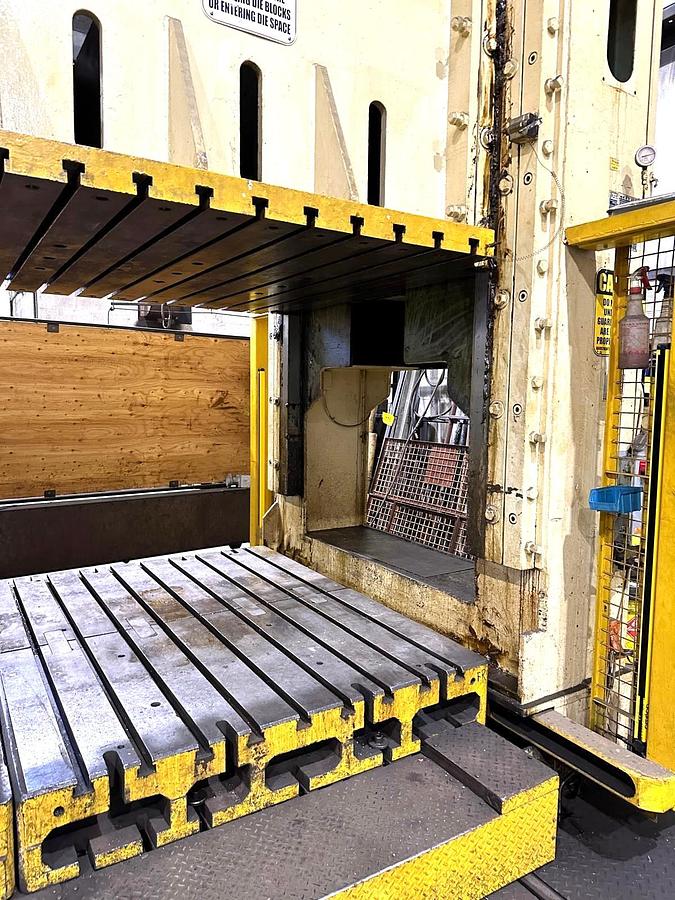 Used 600 tons Press Sheet Stamping Mechanical Clearing S2600120-72
